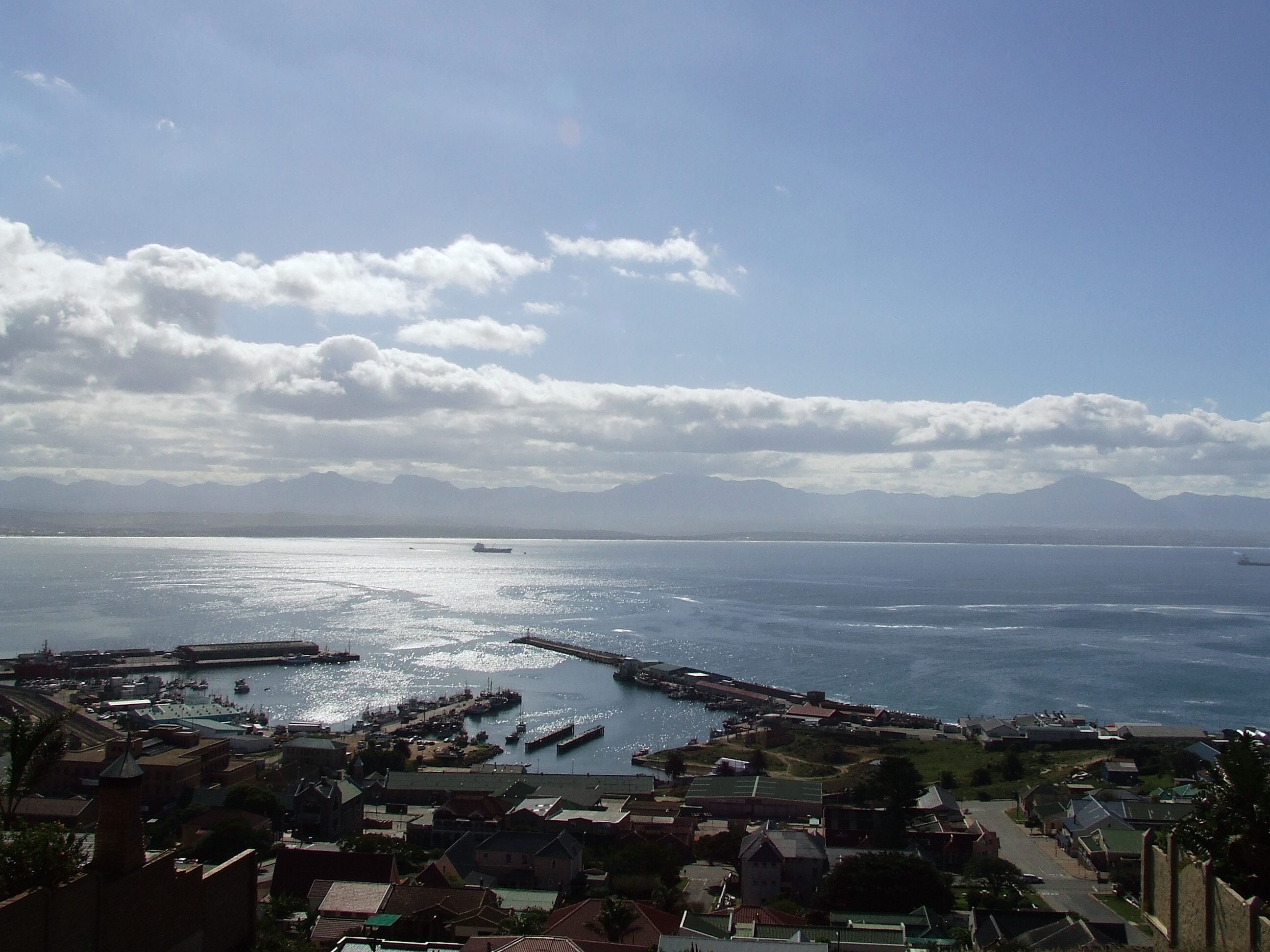 Scenic view over Mossel Bay town and harbour towards the Outeniqua mountains